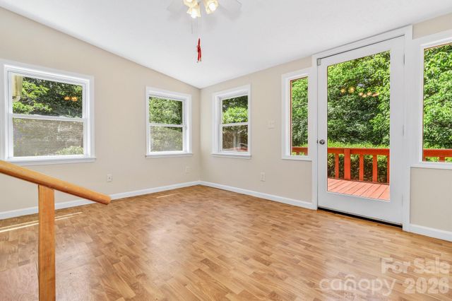 67 Wagon Road, Asheville, NC 28805