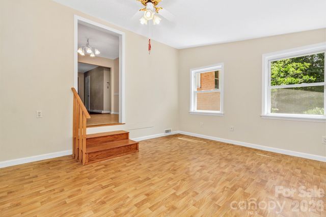 67 Wagon Road, Asheville, NC 28805