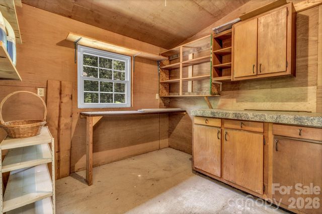 67 Wagon Road, Asheville, NC 28805