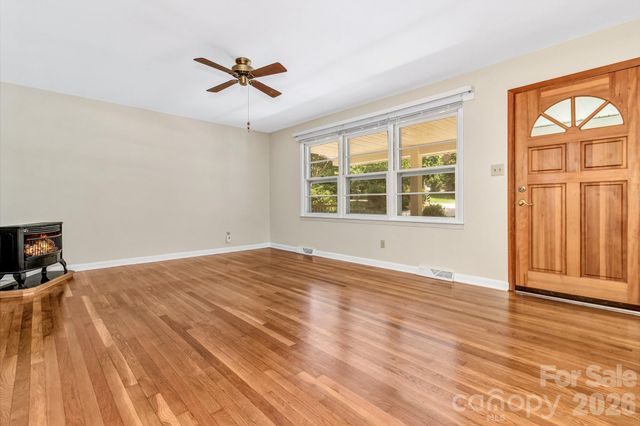 67 Wagon Road, Asheville, NC 28805