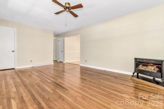 67 Wagon Road, Asheville, NC 28805