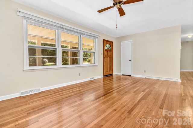 67 Wagon Road, Asheville, NC 28805