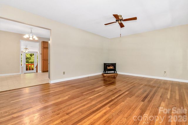 67 Wagon Road, Asheville, NC 28805