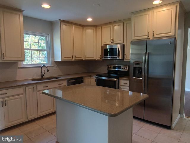 345 SILVER RIDGE DR, Sterling, VA 20164