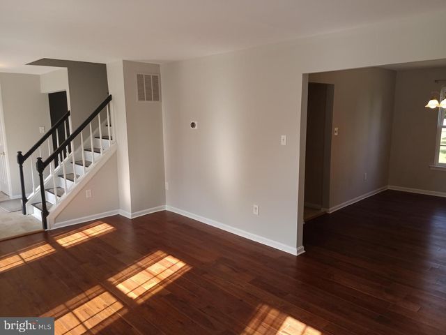 345 SILVER RIDGE DR, Sterling, VA 20164