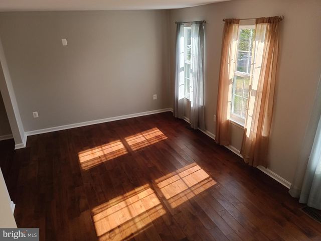 345 SILVER RIDGE DR, Sterling, VA 20164