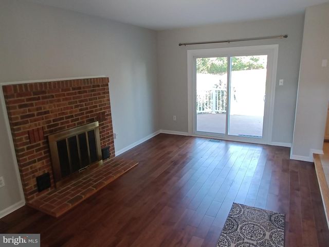 345 SILVER RIDGE DR, Sterling, VA 20164