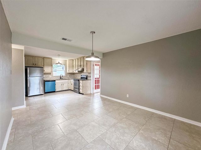 2323 37th Avenue N, Texas City, TX 77590
