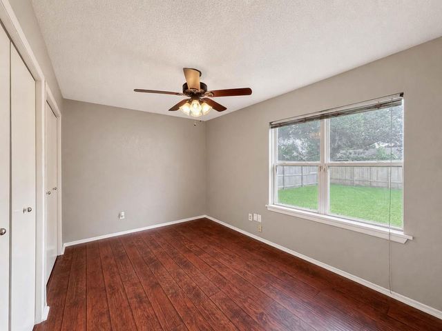 2323 37th Avenue N, Texas City, TX 77590