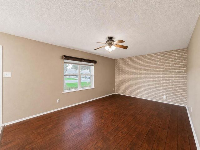 2323 37th Avenue N, Texas City, TX 77590