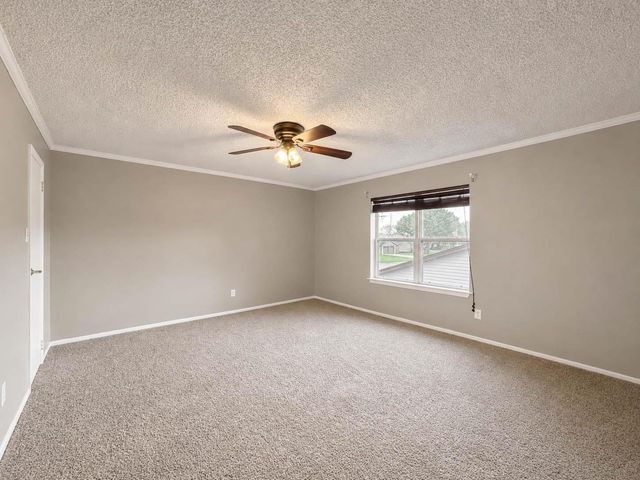 2323 37th Avenue N, Texas City, TX 77590