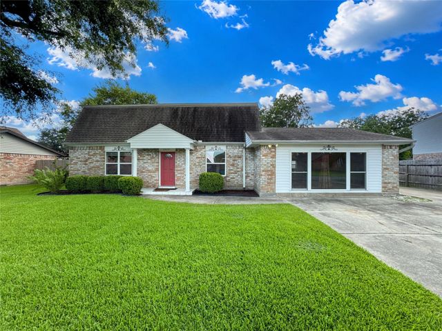 2323 37th Avenue N, Texas City, TX 77590