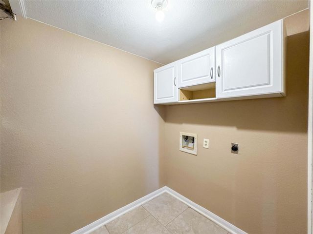 2323 37th Avenue N, Texas City, TX 77590