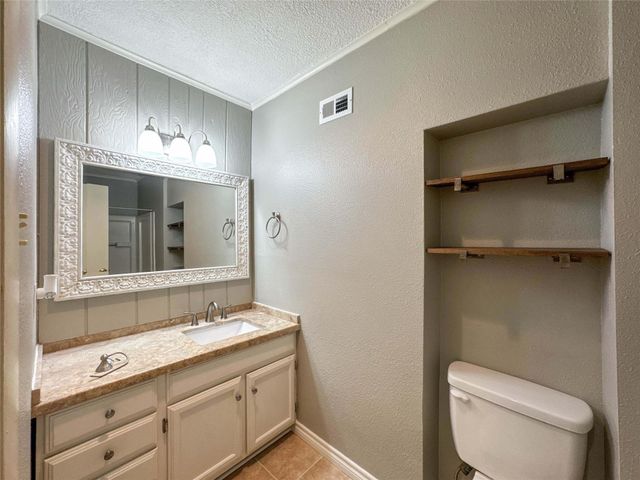 2323 37th Avenue N, Texas City, TX 77590