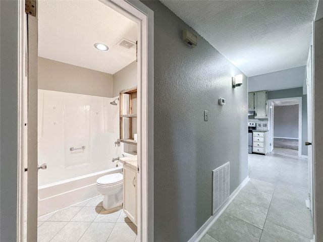 2323 37th Avenue N, Texas City, TX 77590