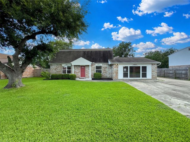 2323 37th Avenue N, Texas City, TX 77590