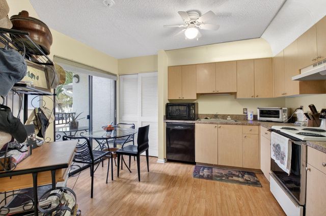 7509 Glendevon Lane 1006, Delray Beach, FL 33446