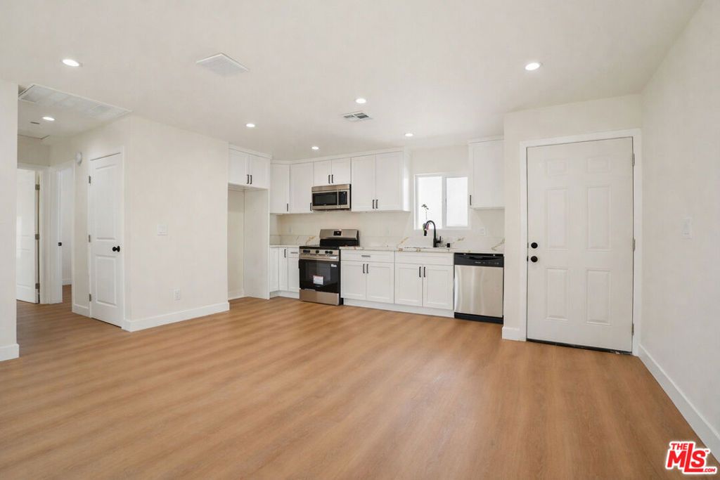 Image 13 of property listing at 4920 S Wilton Place, Los Angeles, CA 90062