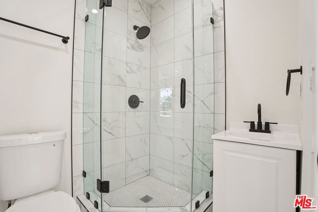 Image 19 of property listing at 4920 S Wilton Place, Los Angeles, CA 90062