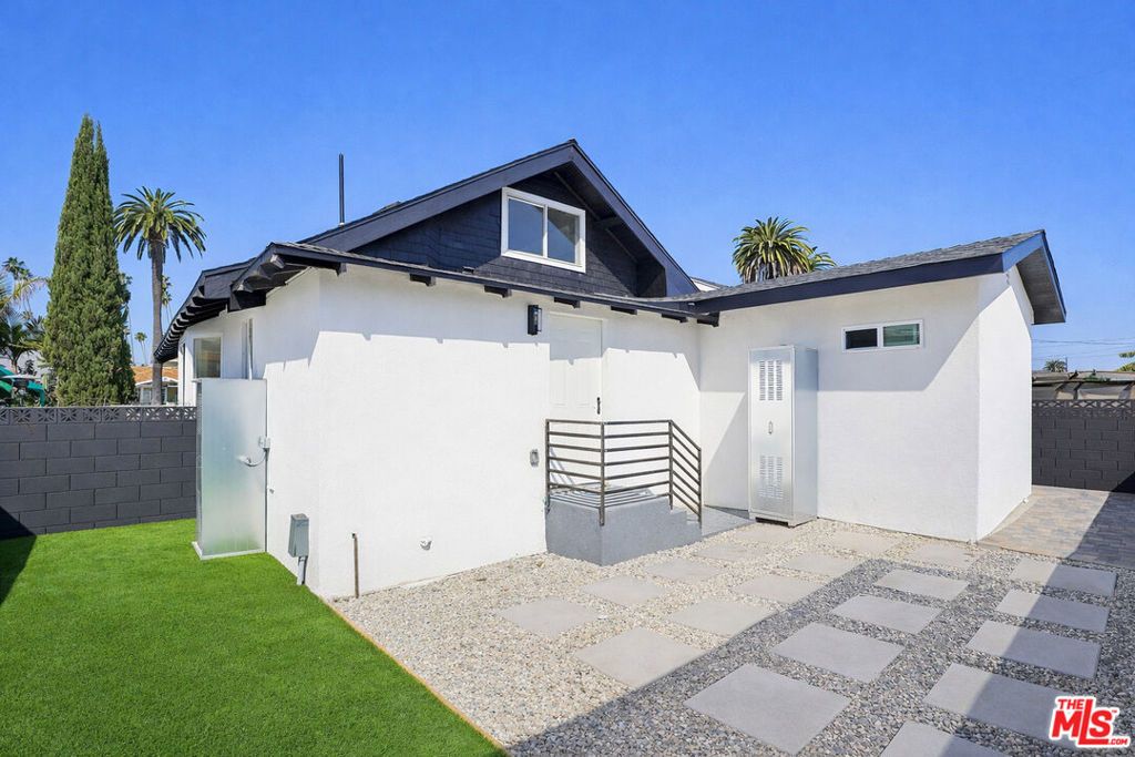 Image 23 of property listing at 4920 S Wilton Place, Los Angeles, CA 90062