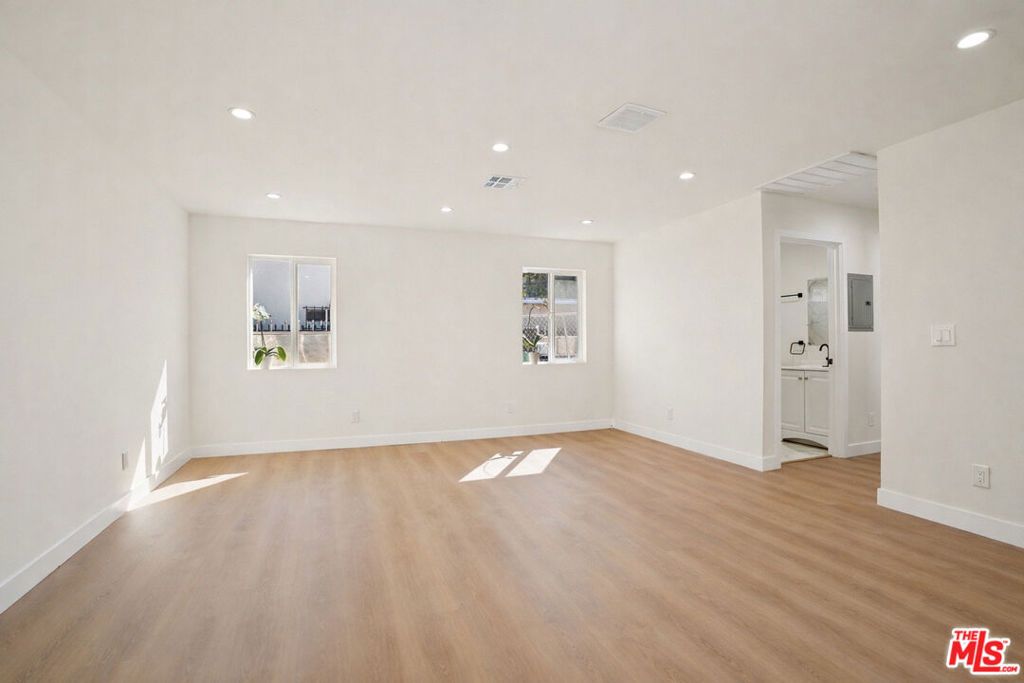 Image 29 of property listing at 4920 S Wilton Place, Los Angeles, CA 90062