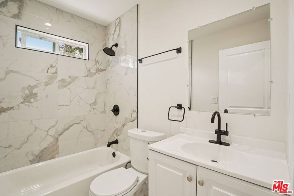 Image 30 of property listing at 4920 S Wilton Place, Los Angeles, CA 90062