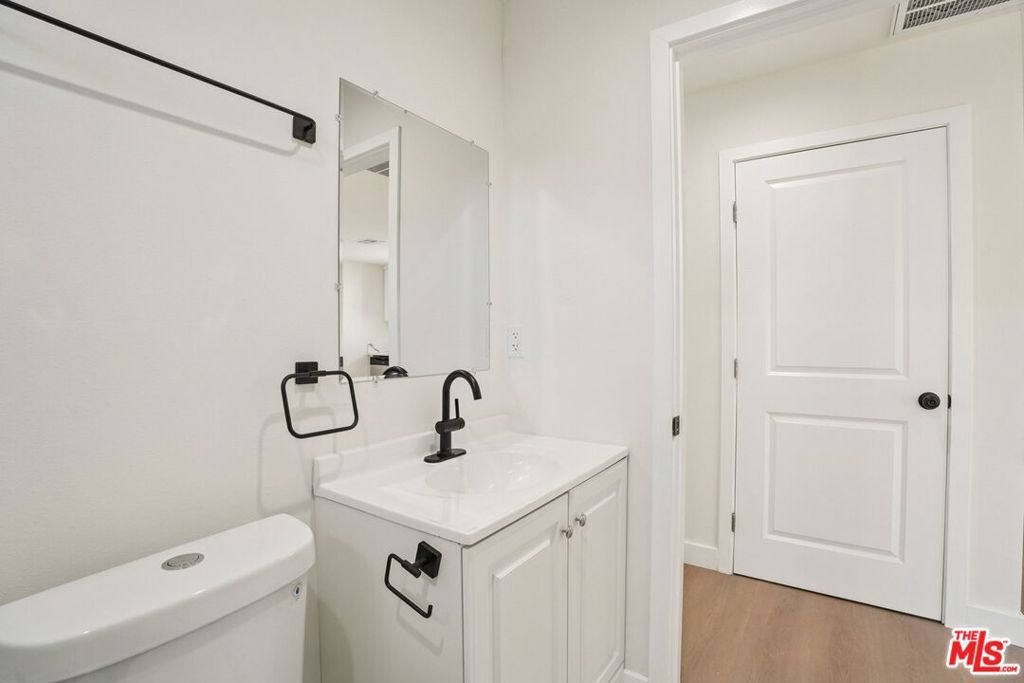 Image 31 of property listing at 4920 S Wilton Place, Los Angeles, CA 90062