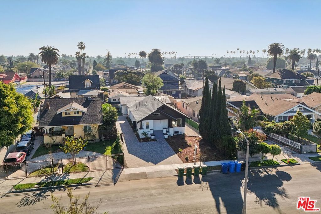 Image 37 of property listing at 4920 S Wilton Place, Los Angeles, CA 90062