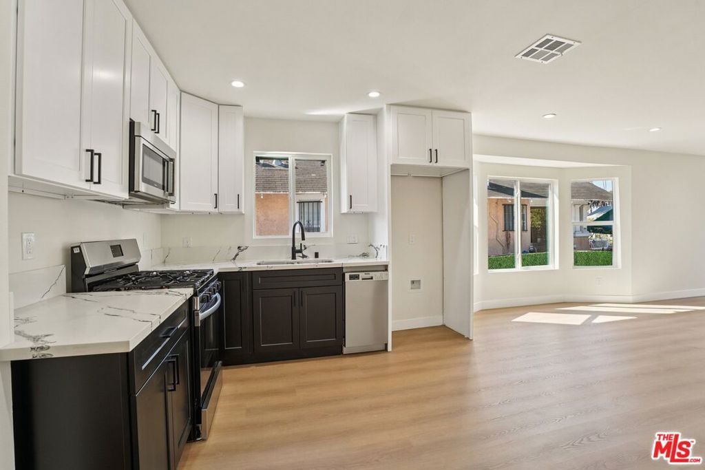 Image 8 of property listing at 4920 S Wilton Place, Los Angeles, CA 90062