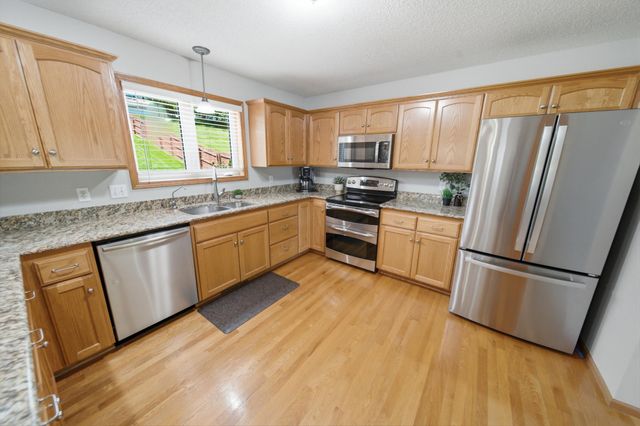 2505 Boulder Ridge Lane NW, Rochester, MN 55901