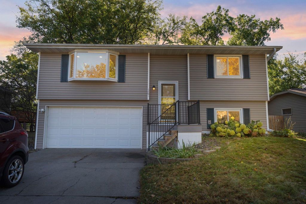 1701 83rd Avenue N, Brooklyn Park, MN 55444