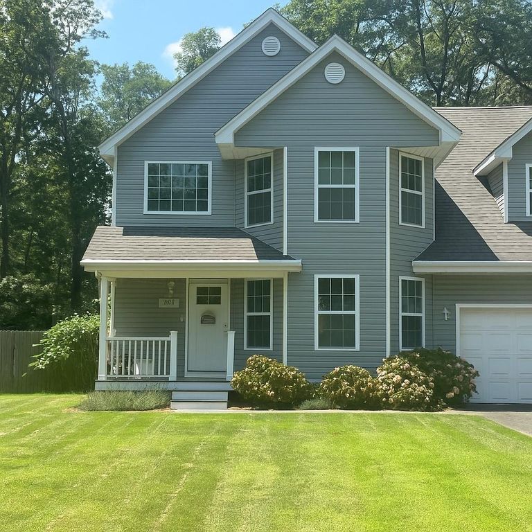 509 Lockwood Drive, Shirley, NY 11967