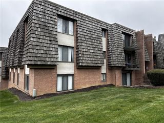 611 Forest Green, Moon/crescent Twp, PA 15108