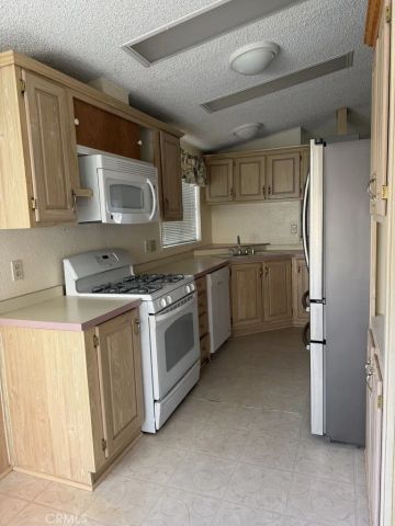 21621 Sandia 83, Apple Valley, CA 92308