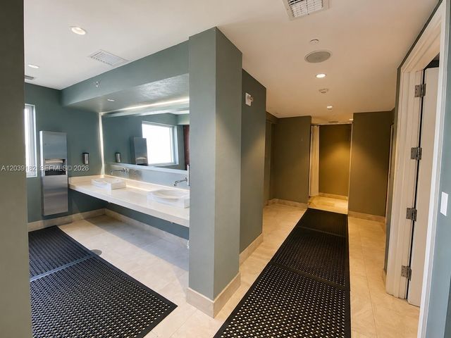 15811 Collins Avenue 701, Sunny Isles Beach, FL 33160