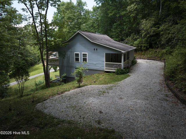 37 Gator Road, Topton, NC 28781
