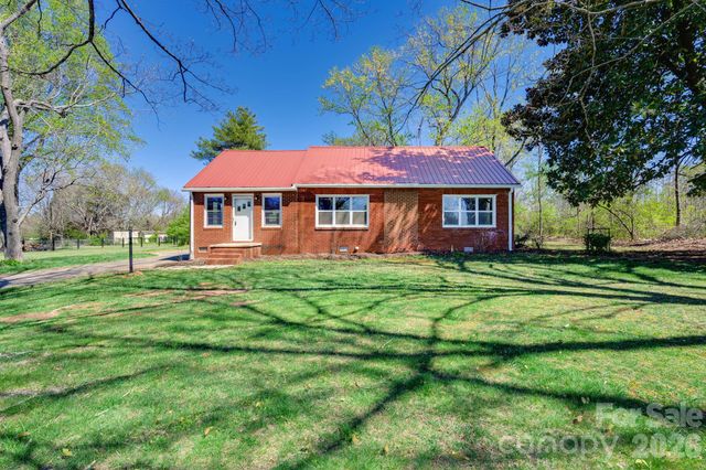 2414 N Olivers Cross Road, Newton, NC 28658