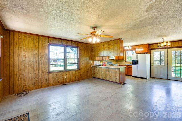 2414 N Olivers Cross Road, Newton, NC 28658