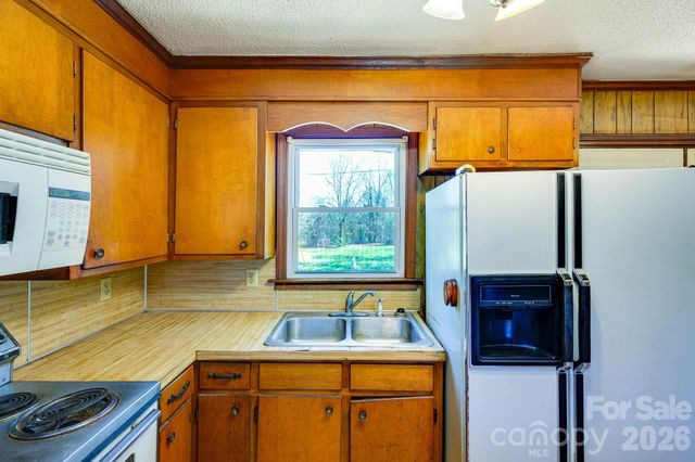 2414 N Olivers Cross Road, Newton, NC 28658