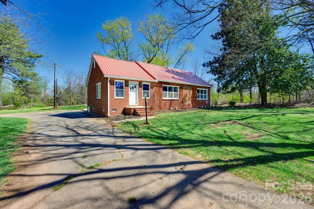 2414 N Olivers Cross Road, Newton, NC 28658