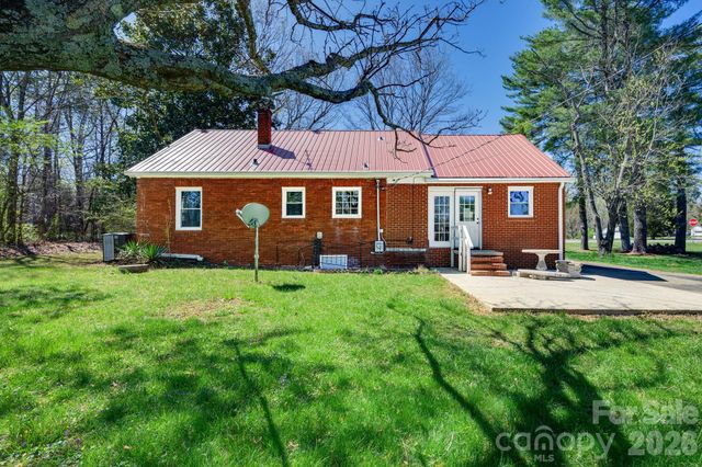 2414 N Olivers Cross Road, Newton, NC 28658