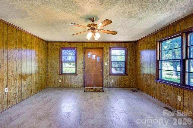 2414 N Olivers Cross Road, Newton, NC 28658