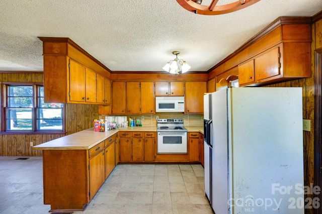 2414 N Olivers Cross Road, Newton, NC 28658