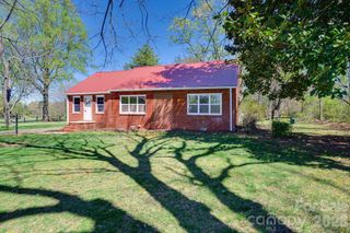 2414 N Olivers Cross Road, Newton, NC 28658
