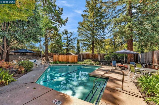 1660 San Luis Rd, Walnut Creek, CA 94597