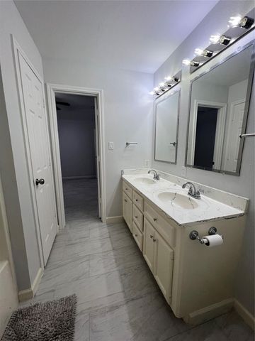 4529 Galesburg St Street, Houston, TX 77051