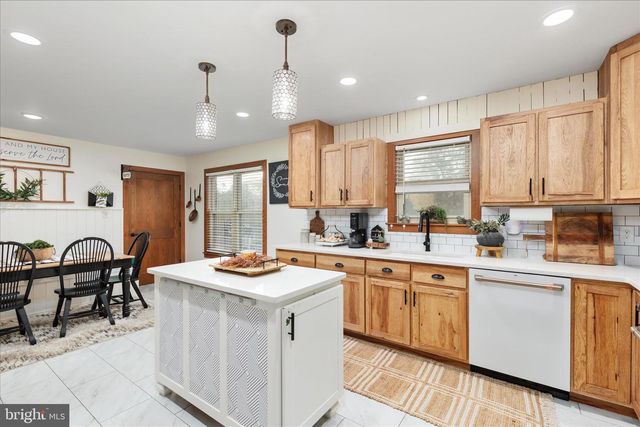 2050 BACK RD, Woodstock, VA 22664