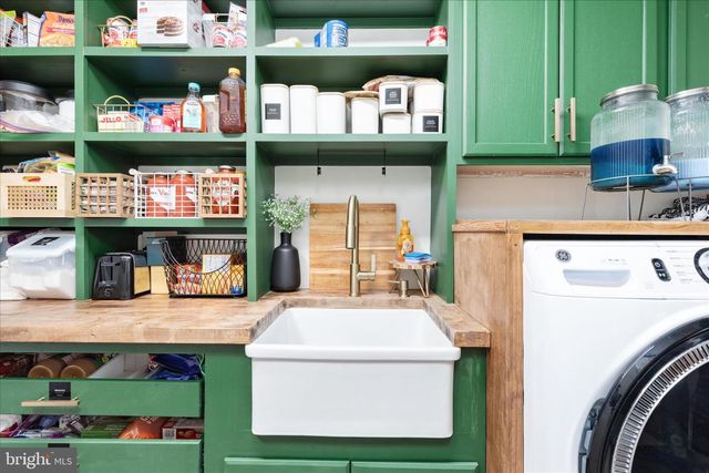 2050 BACK RD, Woodstock, VA 22664