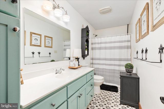 2050 BACK RD, Woodstock, VA 22664