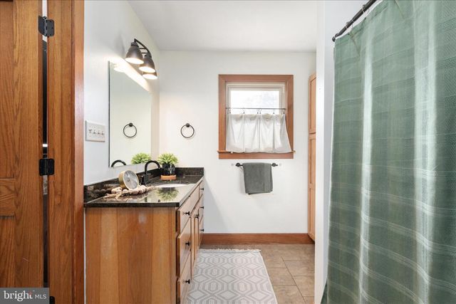 2050 BACK RD, Woodstock, VA 22664